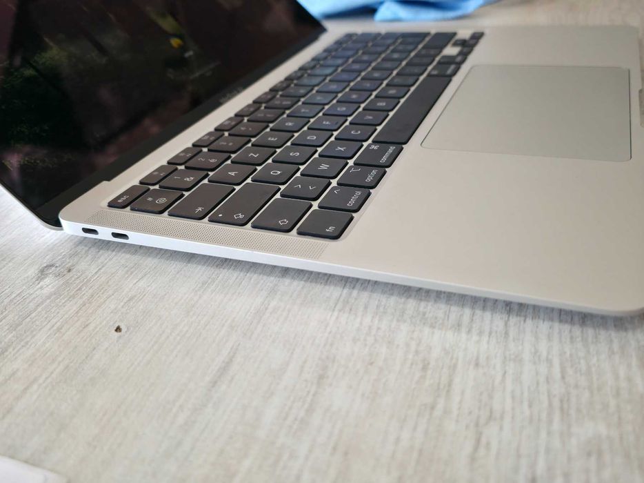 MacBook Air (Retina, 13-инчов, 2020 г.) Intel Core i3