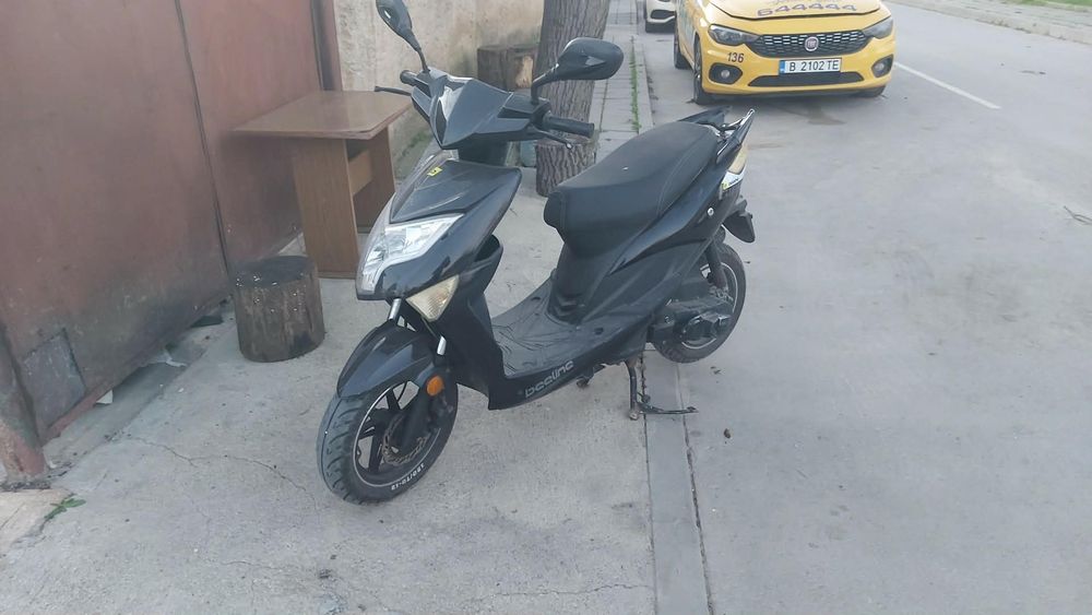 Продава се Скутер 50 кубика