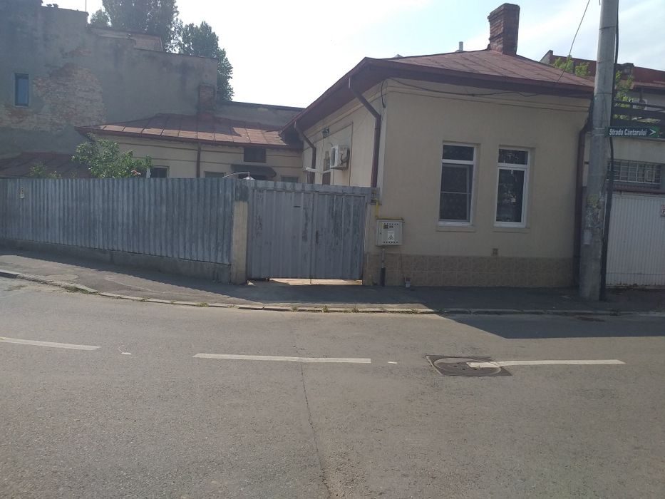 Vand casă sector 1