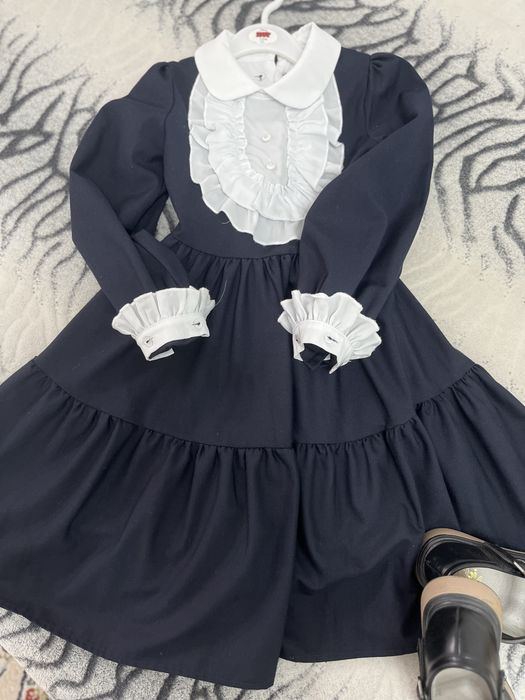 Платье в школьное на девочку продам