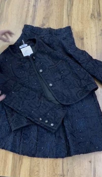 Продам юбочный костюм