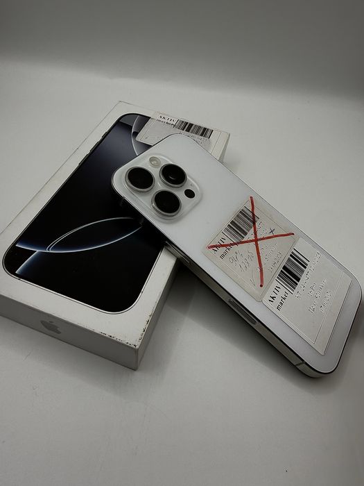 iPhone 16 pro белый 128гб