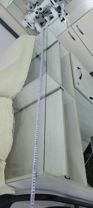 Optika uchun mebel