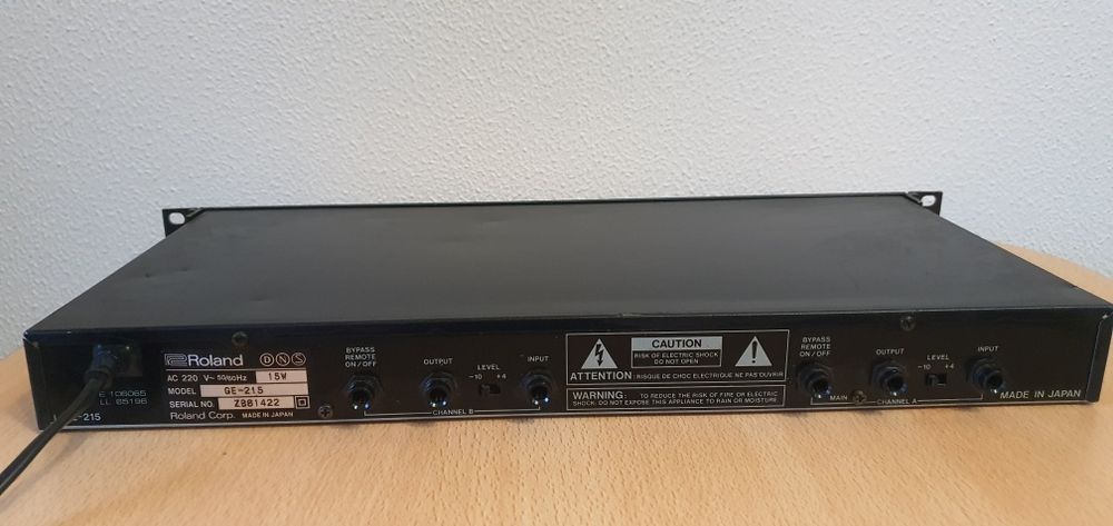 Vând egalizator Roland GE-215