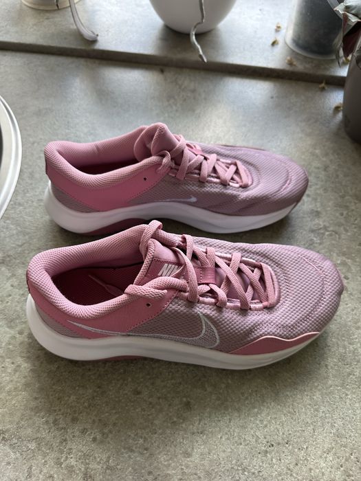 Оригинальни маратонки Nike 40.5 – нови, розови