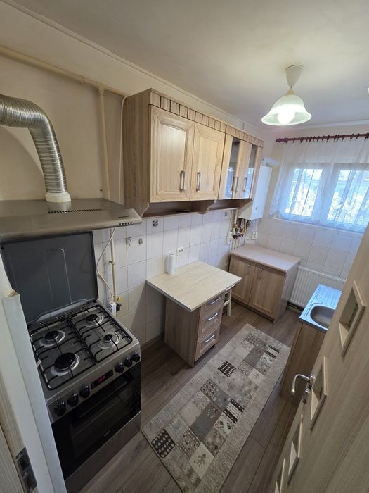 Vand garsoniera decomandata langa piata astra