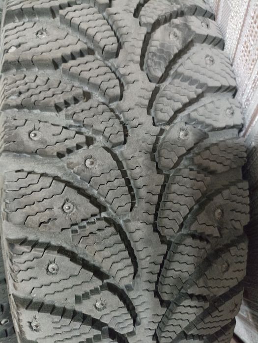 Продам резину  состояние хорошее
