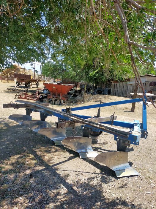 Трактор 1221,2013