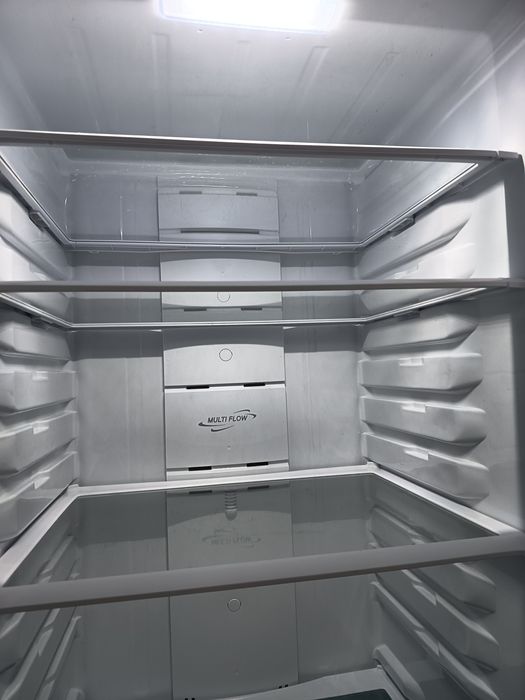 Vând frigider Daewoo