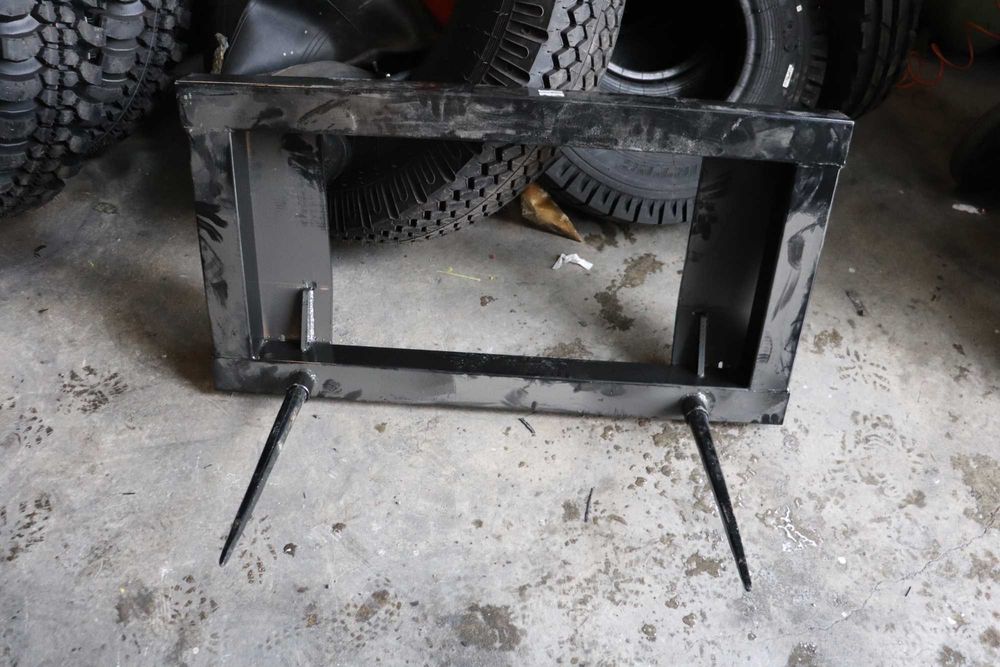 furca baloti prindere euro cu tepuse de 110 sau 80 cm distanta intre tepuse de 75cm sarcina 220kg incarcator frontal case fendt john deere deutz fiat