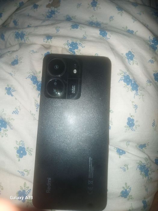 Продам телефон .