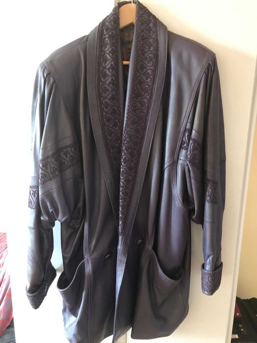 Vând 2 haine de piele naturala ,de dama