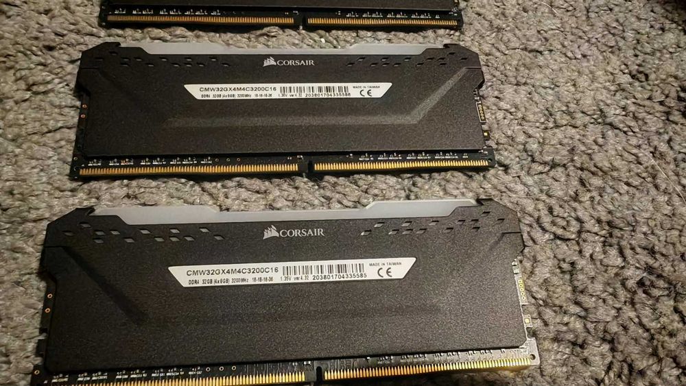 Рам памет Corsair Vengeance RGB PRO 4x8GB 32GB 3200Mhz  DDR4