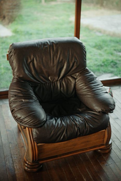 Продавам диван тройка двойка и единица