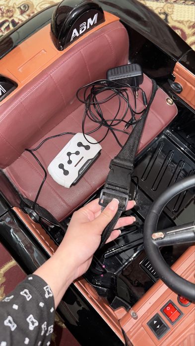 Игрушечная машина с пультом