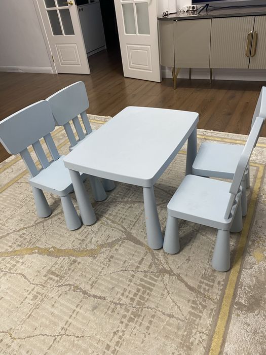 Детский стол и стулья в отличном состоянии