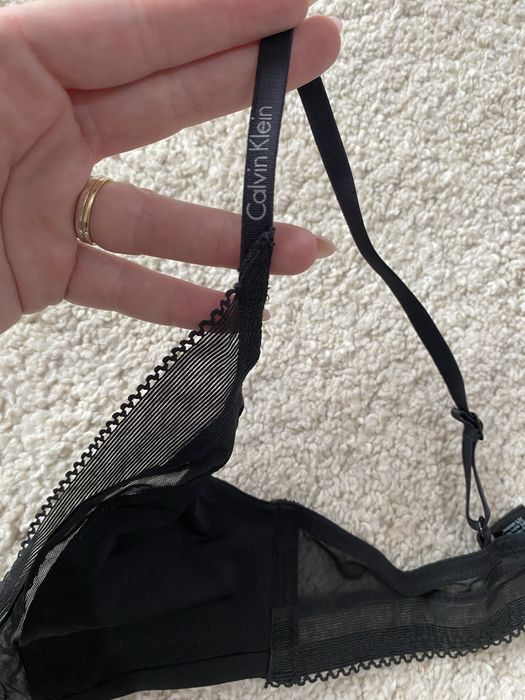 Sitien Calvin Klein s