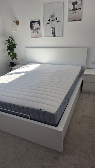 Set dormitor IKEA: pat MALM + saltea + 2 noptiere