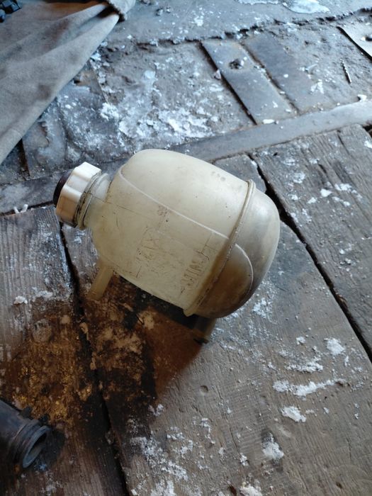 Продам запчасти на БМВ е39 и е38