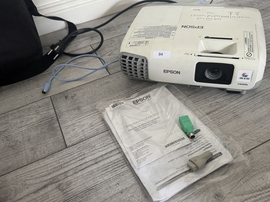 Videoproiector Epson EB-S17 + Geantă originală + Accesorii (Stare excelentă)