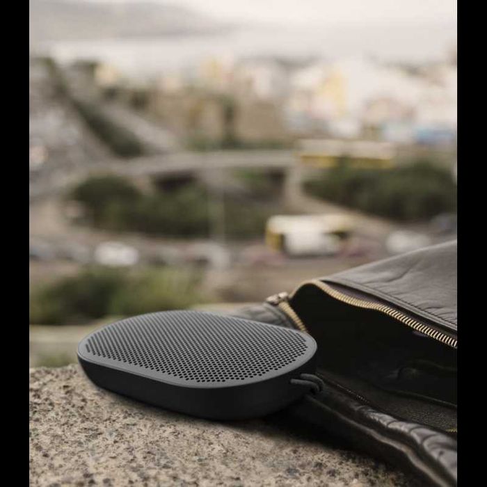 Unic! Boxa portabila wireless / bluetooth Bang & Olufsen Beoplay P2 30W black (noua-sigilata)