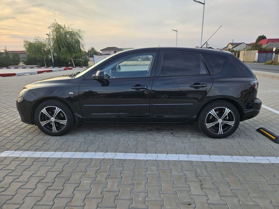 Vând mazda 3  Hatchback motor 1.3 benzina  an 2008