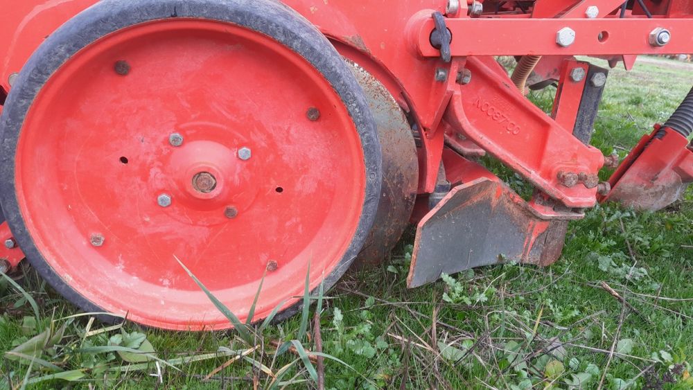 Semanatoare porumb kuhn maxima 6randuri