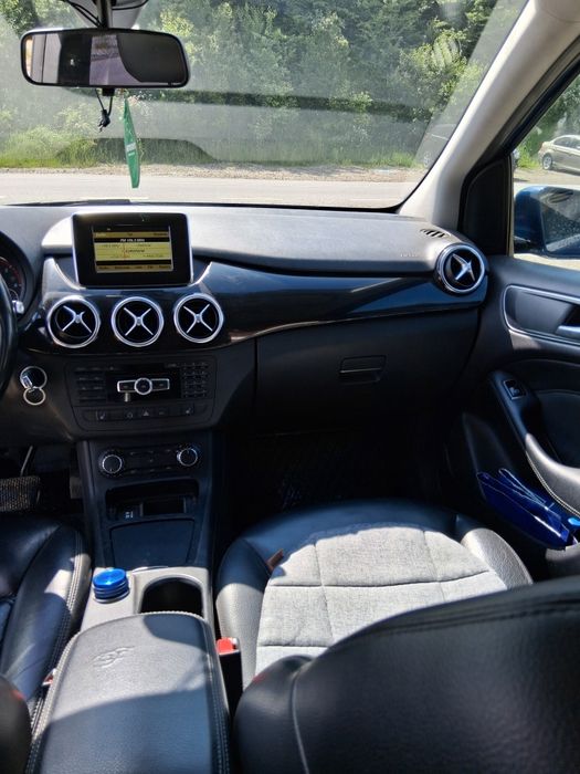 Vând Mercedes, clasa B