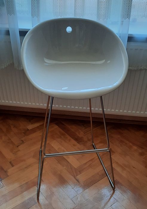 4 scaune de bar cu șezut din plastic