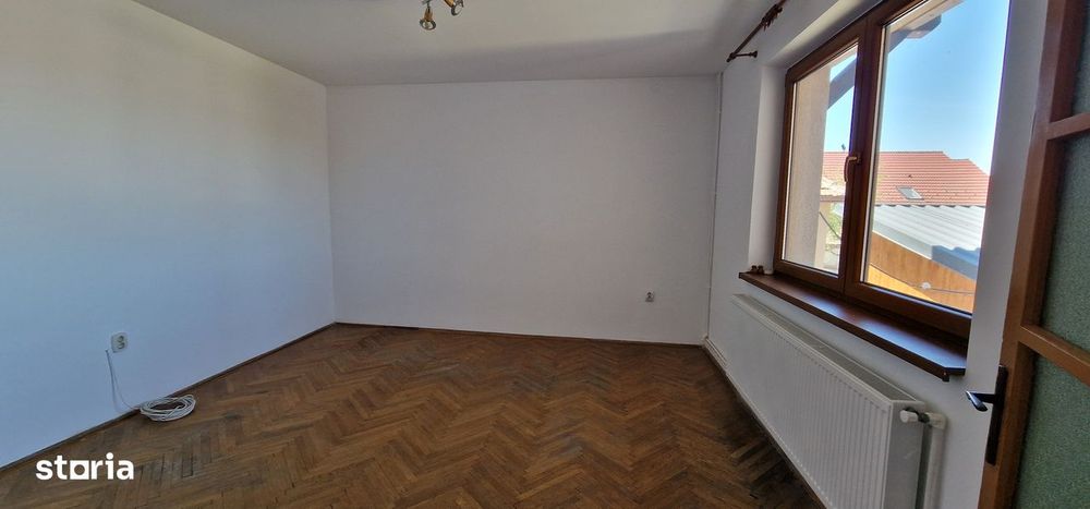 Casa 210 mp, tip duplex, 300 mp curte libera, zona Trei Stejari