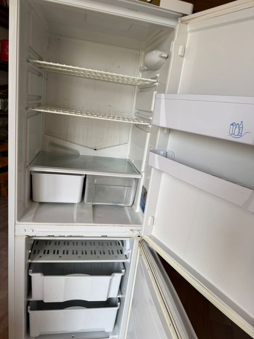 Холодильник indesit