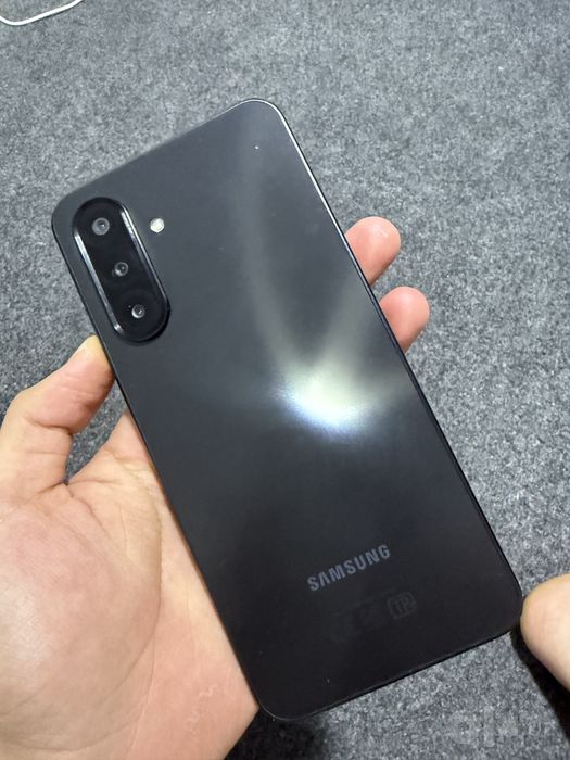 Samsung A17 xotirasi 8/256 talik bir qoʻl 6oy ishlagan bonuslari bor