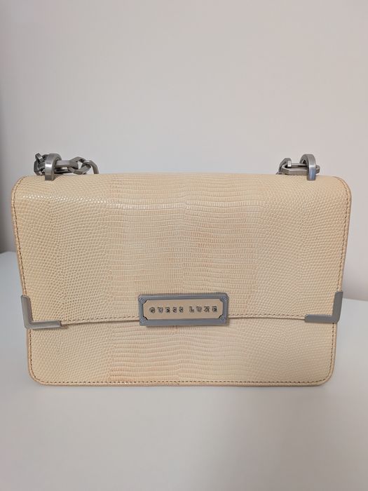 Geantă de umăr bej Guess Luxe originală piele cu lanț
