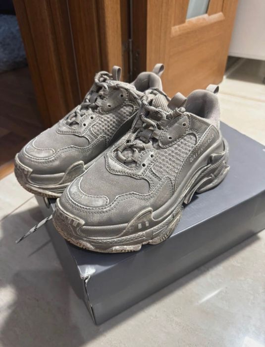 Balenciaga triple s 37 beige faded