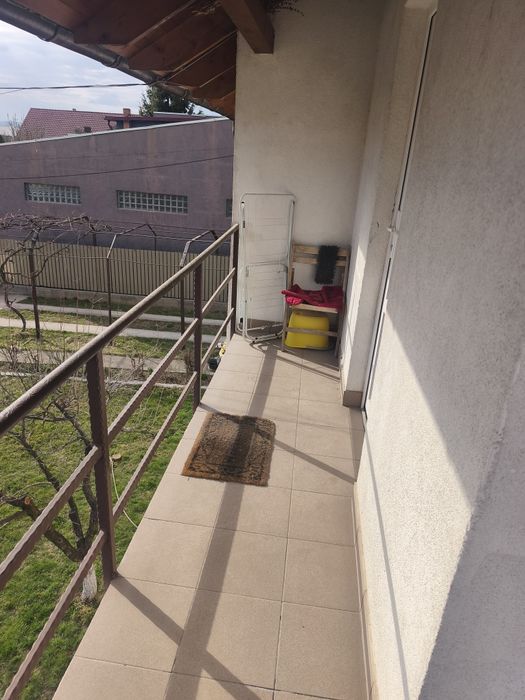 Ofer spre închiriere 60 mp/etajul, mansarda unei vile