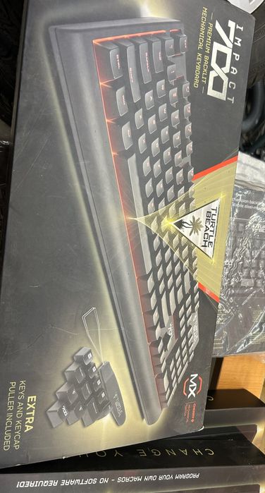 Tastaturi gaming noi . cea 600 :100 ron si cea 700 : 200 ron