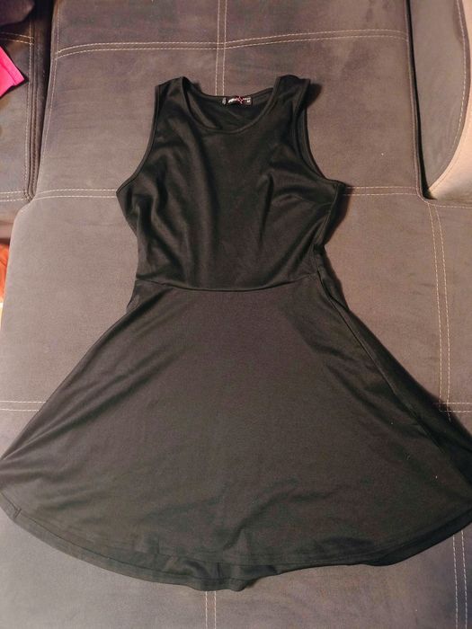 Rochie neagră de mărime medie