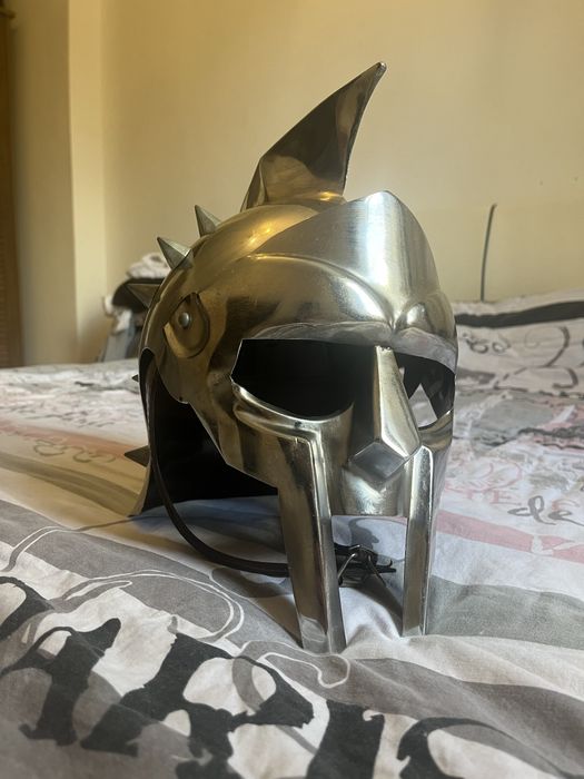 Casca de fier de gladiator
