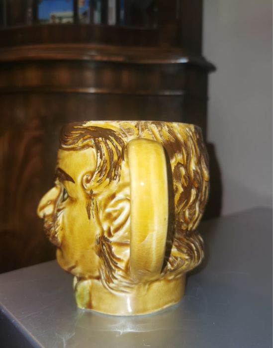 Антикварна порцеланова чаша Хипстър с мустаци от 70 те години супер !