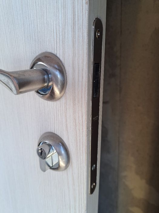 Двери бу и замки