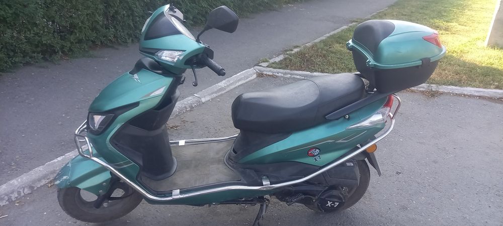 Продам скутор м8 x7