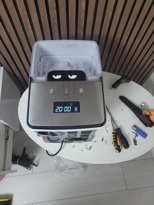 Ремонт холодильников. Ремонт витрины. Ремонт лёдогенератора.