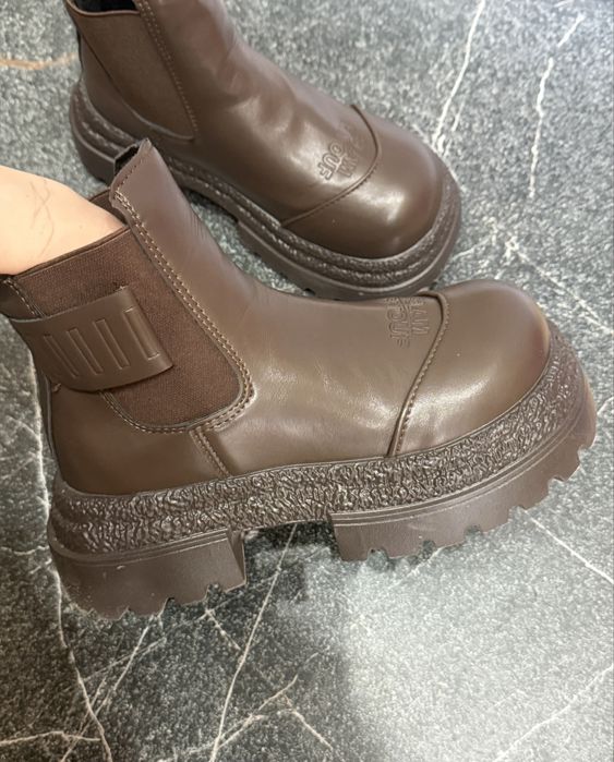 Продам женски ботинки челси
