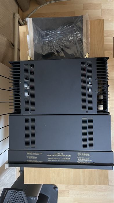 Интегральный усилитель Mcintosh MA5200