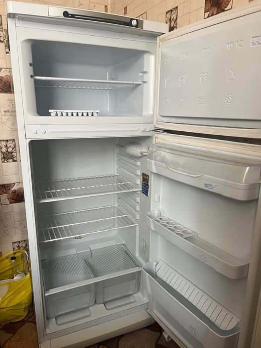 Холодильник Indesit