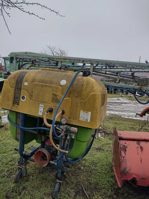 Vând instalație de erbicidat, MET 650 litri