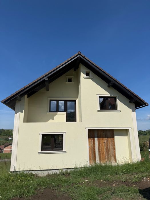 Casă individuală de vânzare – 220 mp utili, teren 400 mp