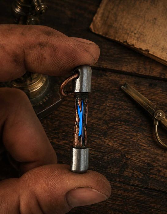 Tritium-BetaLight - Ръчно изработен Steampunk ключодържател със самосветеща тритиева ампула