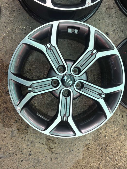5/114.3/18 Kia Kia