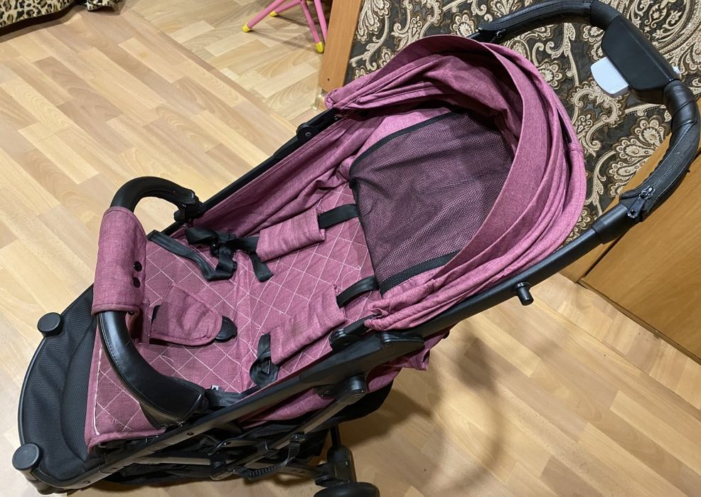 Детская прогулочная коляска